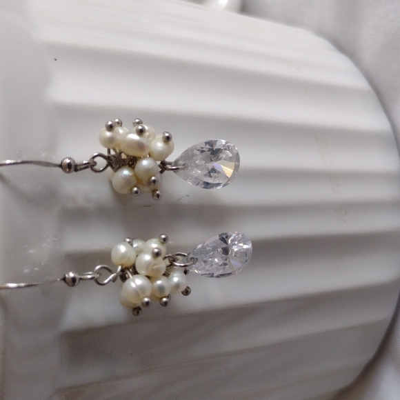 Glass and pearl earrings - Picture 1 of 4